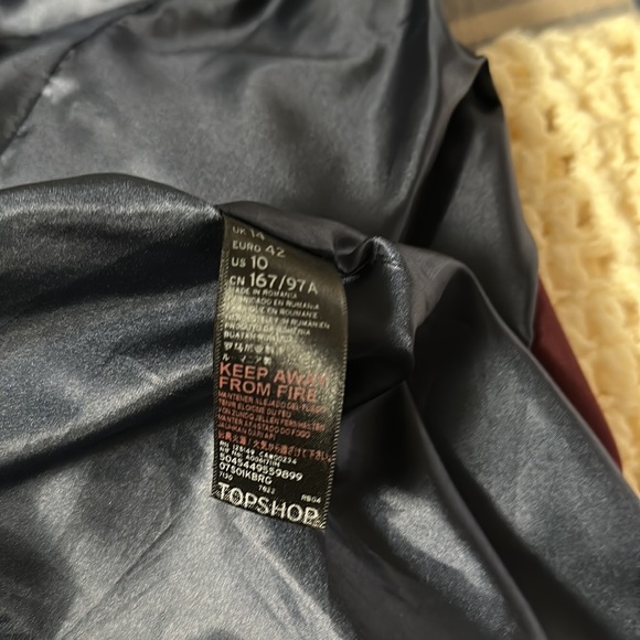 NWOT RICH BURGUNDY WOMENS TOPSHOP size 10 LONG VEST with belt, brass snaps - Picture 11 of 11